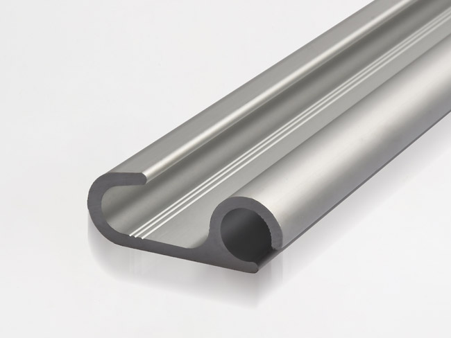 Profilés en aluminium pour rideaux coulissants